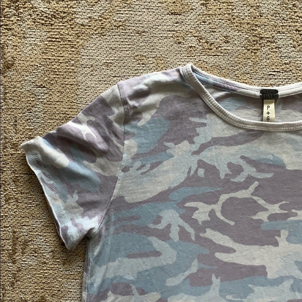 FREE PEOPLE slouchy, comfy, blue and purple camo t-shirt with raw hem - Picture 4 of 4